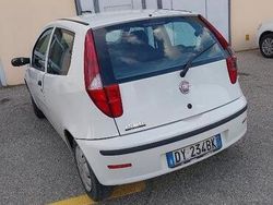 Bianco Usata 2009 Fiat Punto Due volumi | 3200 € (Molto cara)