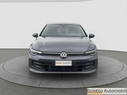 Grigio Nuova 2025 VW Golf VIII Edition Tre volumi | 34.900 € (Buon prezzo)