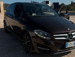 Marrone Usata 2017 Mercedes 180 Tre volumi | 9000 €