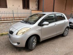 Usata 2007 Toyota Yaris Tre volumi | 4200 € (Buon prezzo)