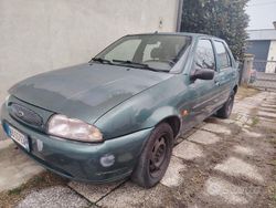 Verde Usata 1999 Ford Fiesta Studio Due volumi | 700 € (Buon prezzo)