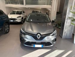 Grigio Usata 2023 Renault Clio V Evolution Tre volumi | 13.800 € (Ottimo prezzo)