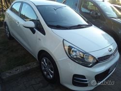 Bianco Usata 2015 Kia Rio Tre volumi | 5900 € (Cara)