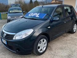 Grigio Usata 2010 Dacia Sandero Due volumi | 4000 € (Buon prezzo)