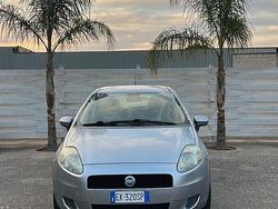 Grigio Usata 2009 Fiat Grande Punto Due volumi | 2800 € (Buon prezzo)