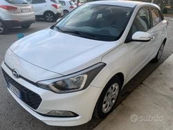 Bianco Usata 2016 Hyundai i20 Comfort Tre volumi | 7950 € (Buon prezzo)