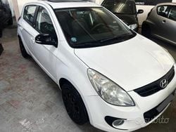 Bianco Usata 2011 Hyundai i20 Tre volumi | 4200 € (Buon prezzo)