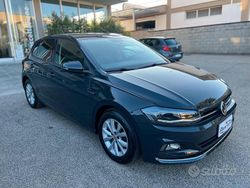Grigio Usata 2018 VW Polo Comfortline Tre volumi | 10.900 € (Buon prezzo)