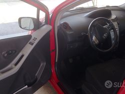 Rosso Usata 2009 Toyota Yaris Due volumi | 4500 € (Buon prezzo)