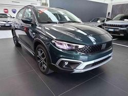 Verde Nuova 2025 Fiat Tipo Cross Tre volumi | 26.300 € (Molto cara)