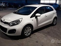 Bianco Usata 2013 Kia Rio Tre volumi | 5500 € (Cara)