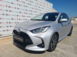 Argento metallizzato Usata 2020 Toyota Yaris Hybrid Trend Tre volumi | 21.500 € (Molto cara)