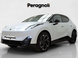 Grigio Nuova 2025 Lynk & Co 02 Tre volumi | 35.100 €