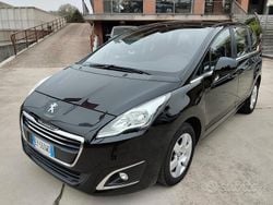 Nero Usata 2015 Peugeot 5008 Active Monovolume | 9900 € (Molto cara)