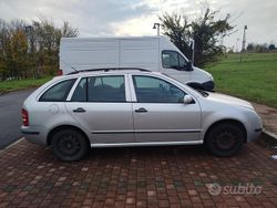 Grigio Usata 2004 Skoda Fabia Tre volumi | 2000 €