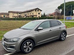 Grigio Usata 2018 VW Polo Comfortline Tre volumi | 14.200 € (Buon prezzo)