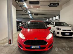 Rosso Usata 2017 Ford Fiesta Tre volumi | 7700 € (Buon prezzo)