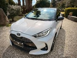 Grigio Usata 2022 Toyota Yaris Hybrid Sport Due volumi | 20.495 € (Cara)
