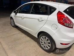 Bianco Usata 2016 Ford Fiesta Tre volumi | 6500 € (Ottimo prezzo)