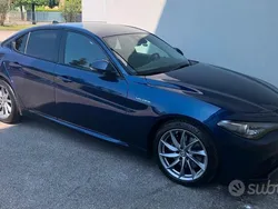 Blu/azzurro Usata 2017 Alfa Romeo Giulia Veloce Tre volumi | 20.000 € (Buon prezzo)