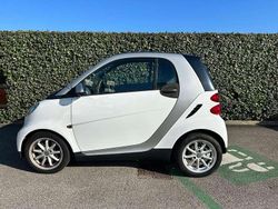 Bianco Usata 2011 Smart ForTwo Coupé Pure Due volumi | 5200 € (Buon prezzo)
