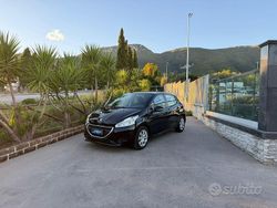 Nero(met.) Usata 2012 Peugeot 208 Allure Due volumi | 6250 €