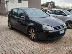 Usata 2004 VW Golf V Sportline | 1990 € (Buon prezzo)