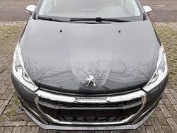 Grigio Usata 2017 Peugeot 208 Active Due volumi | 8000 € (Buon prezzo)