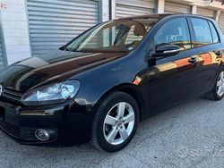 Nero Usata 2012 VW Golf VII Comfortline Tre volumi | 5999 € (Buon prezzo)