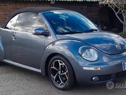 Grigio Usata 2009 VW Beetle Cabrio | 8500 € (Molto cara)