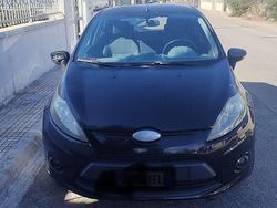Usata 2009 Ford Fiesta Tre volumi | 2000 € (Buon prezzo)