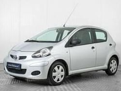 Grigio Usata 2010 Toyota Aygo Due volumi | 3999 € (Ottimo prezzo)
