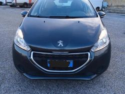 Grigio Usata 2015 Peugeot 208 Allure Due volumi | 7000 € (Molto cara)