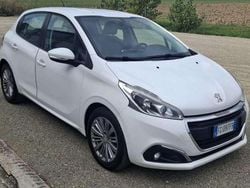 Bianco Usata 2017 Peugeot 208 Allure Due volumi | 8000 € (Buon prezzo)