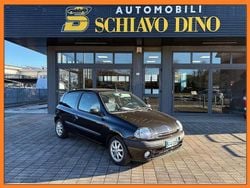 Nero Usata 2000 Renault Clio II Tre volumi | 2000 € (Buon prezzo)