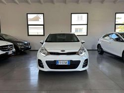 Bianco Usata 2016 Kia Rio Tre volumi | 5900 € (Buon prezzo)