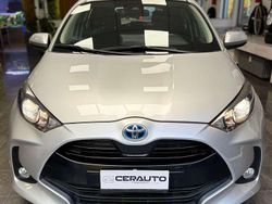 Silver met Usata 2020 Toyota Yaris Hybrid Active Tre volumi | 15.900 € (Ottimo prezzo)