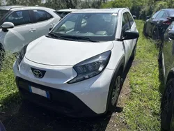Bianco Usata 2024 Toyota Aygo Active Due volumi | 13.450 € (Ottimo prezzo)