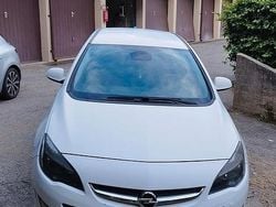 Bianco Usata 2013 Opel Astra Cosmo Tre volumi | 4000 € (Buon prezzo)