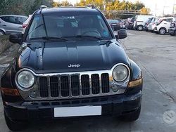 Nero Usata 2006 Jeep Cherokee Limited SUV | 3800 €