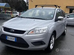Argento Usata 2010 Ford Focus Cabriolet Cabrio | 2199 €