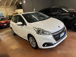 Bianco Usata 2016 Peugeot 208 Active Due volumi | 6900 € (Buon prezzo)