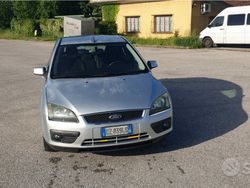 Grigio Usata 2006 Ford Focus Tre volumi | 1500 € (Buon prezzo)