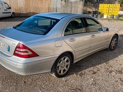 Grigio Usata 2006 Mercedes 220 Tre volumi | 4000 € (Buon prezzo)
