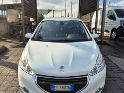 Bianco Usata 2014 Peugeot 208 Allure Due volumi | 5200 € (Buon prezzo)