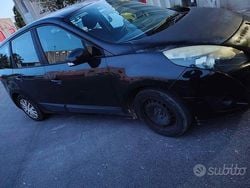 Nero Usata 2010 Renault Grand Scénic III Monovolume | 2200 € (Buon prezzo)