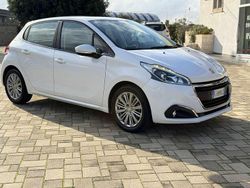 Bianco Usata 2017 Peugeot 208 Active Due volumi | 7500 € (Buon prezzo)