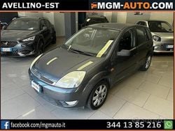 Grigio Usata 2004 Ford Fiesta Ghia Tre volumi | 2490 € (Buon prezzo)
