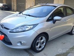 Grigio Usata 2012 Ford Fiesta Titanium Tre volumi | 2999 € (Buon prezzo)