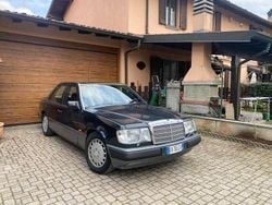 Nero Usata 1991 Mercedes E200 Sportline Tre volumi | 8000 €